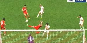 开云 体育-扩大比分！莱切特门前推射破门，VAR确认有效，蓉城3-1领先海港