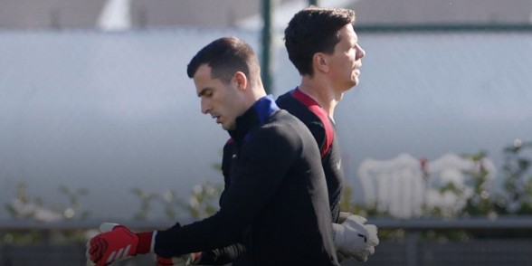 开云体育-西媒：巴萨门将佩尼亚有望下周加盟科莫，对方承诺高薪+主力位置