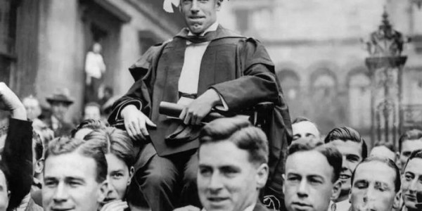 开云体育官网-“苏格兰飞人”的抗战情缘