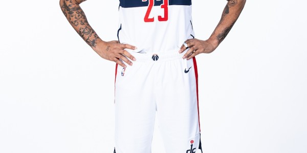 浓眉：我很喜欢队里的年轻球员 下季我们很难再是联盟最差之一了