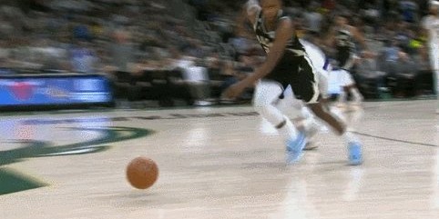 开云体育-87分26助攻0失误！湖人360合体最强一战击穿雄鹿