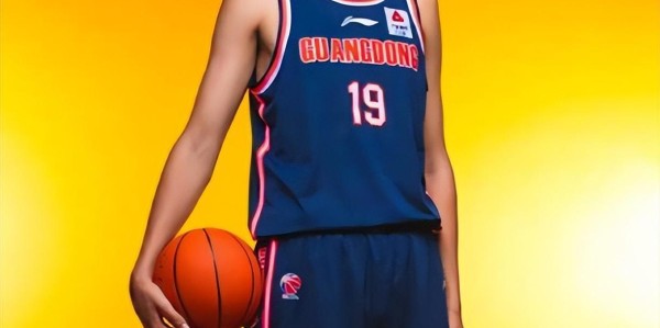 体育赛事-交易达成！崔永熙入广东焦泊乔并未一同成行 广州收徐昕+转会费